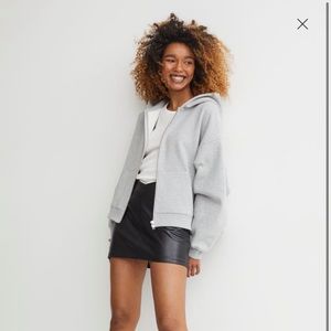 H&M FAUX LEATHER SKIRT - v shaped waist